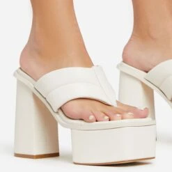 EGO Edge Padded Thong Strap Detail Square Toe Platform Block Heel Mule In Cream Faux Leather -EGO shop 06 01 23 fw42049 sq