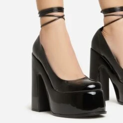 EGO Chandonier Lace Up Closed Toe Platform Block Heel In Black Patent -EGO shop 20 01 23 fw acc53076 sq