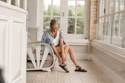 Vesper Footbed Black/Gold -EGO shop 350J8hrHM82dhNG9DCRm2RaLM 27477.1710257047