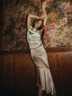 Isla Satin Midi Skirt Pearl -EGO shop TyXGVZ3O9dlc7ZuxVW1UlKHsg 92200.1710761447